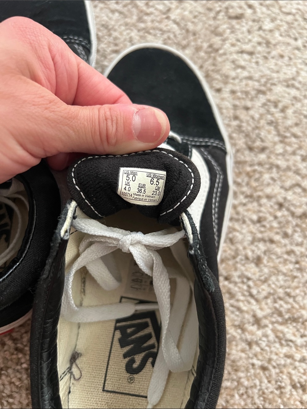 Vans Classic Black and White shoes - Picture 2 of 8
